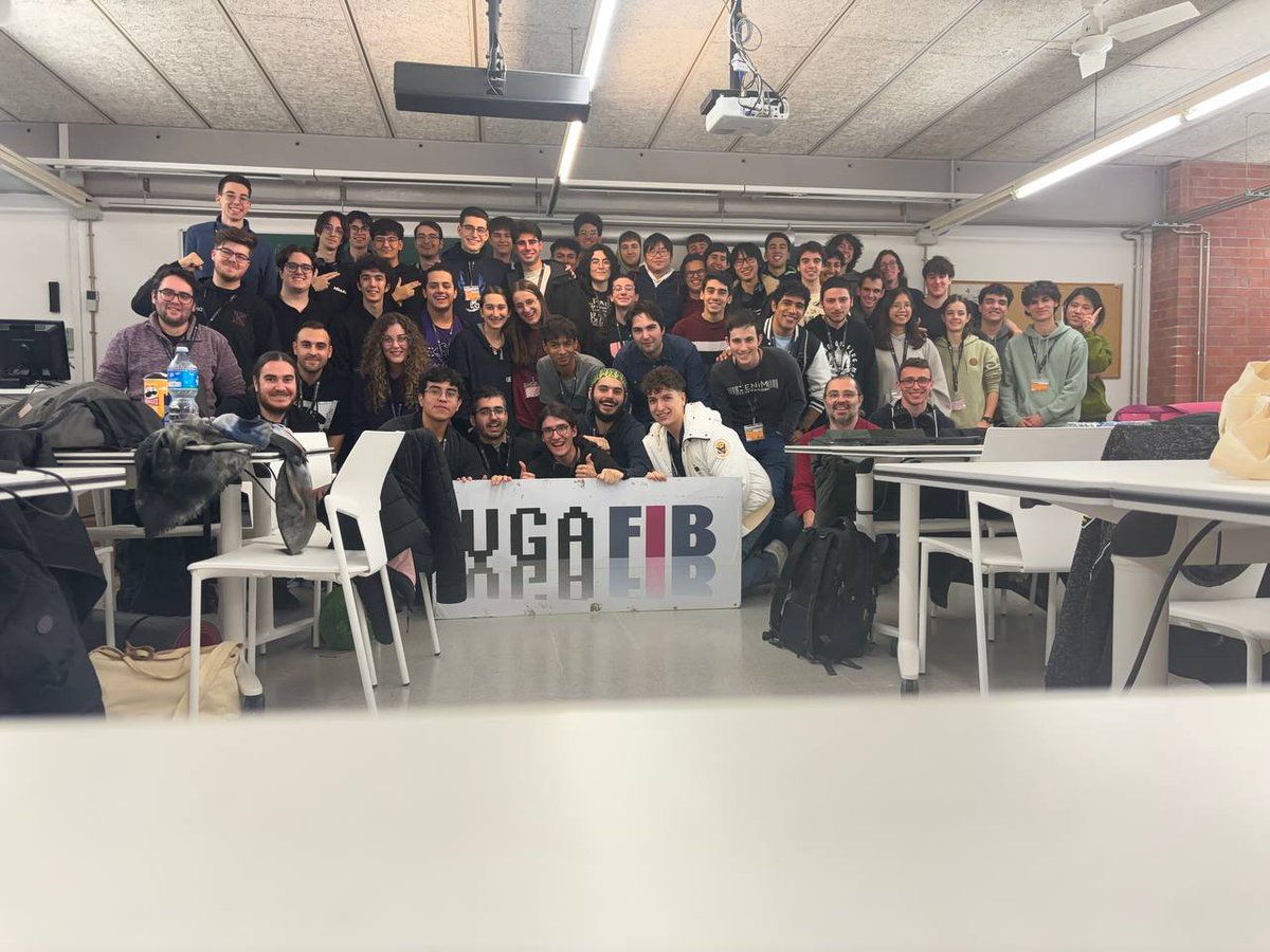 gamejambcn's tweet photo. Esperem veure-us de nou l’any vinent amb noves idees i projectes increïbles.
Moltes gràcies a tots i a totes!

📸 Podeu trobar les fotos al nostre Drive: https://t.co/YdBo9X4z81

🎮 Els jocs estan disponibles aquí: https://t.co/MmmW9rCGRZ https://t.co/tyXeIA00mM