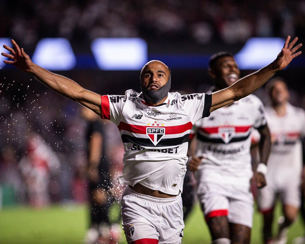 LucasMoura7's tweet photo. Um domingo que vai ficar marcado no meu coração. OBRIGADO JESUS! 🙌🏽🔴⚪️⚫️ #SãoPauloéSentimento https://t.co/SFihstqMq6