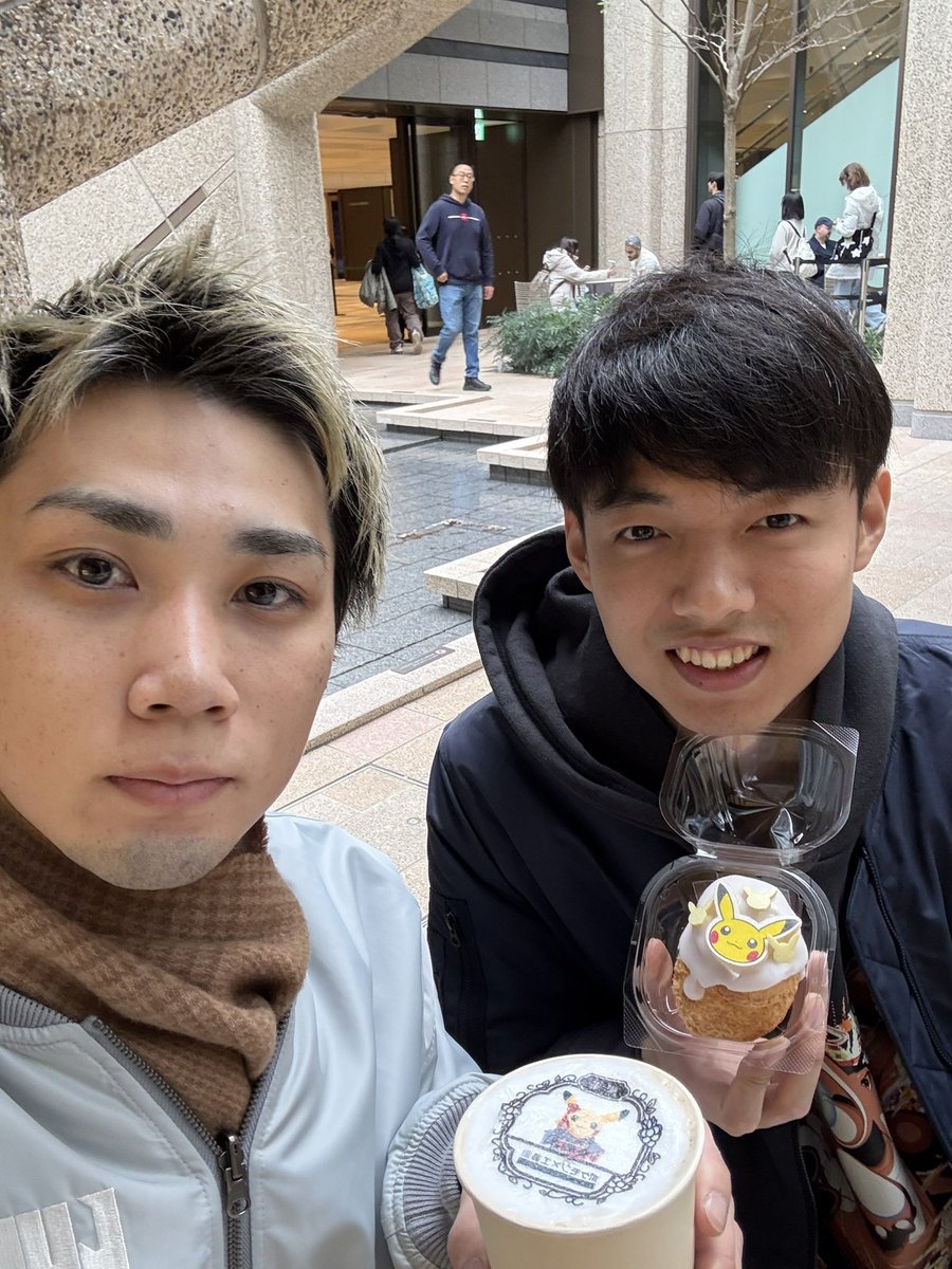 kyosuke_kNeon's tweet photo. @rikutoabebe 師匠とずっと狙ってたポケモン工芸展へ！

考え方から作品に映し出されるものづくりは奥が深い…

仲良く曲作って飯作っては、OLみたいに充実した1日でした🤣🤣 https://t.co/xa4Mfu0ZAO