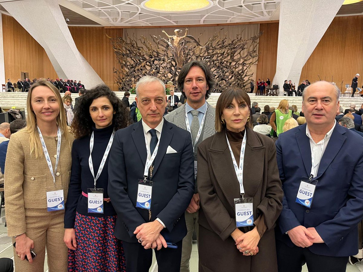 CorecomLombard's tweet image. La Vicepresidente del @CorecomLombardia Marianna Sala, ha preso parte al 𝐆𝐢𝐮𝐛𝐢𝐥𝐞𝐨 𝐝𝐞𝐥 𝐦𝐨𝐧𝐝𝐨 𝐝𝐞𝐥𝐥𝐚 𝐜𝐨𝐦𝐮𝐧𝐢𝐜𝐚𝐳𝐢𝐨𝐧𝐞, a #Roma, sabato 25 gennaio. Con lei una delegazione del Coordinamento Nazionale #Corecom. lc.cx/zyNJ1- @Pontifex_it