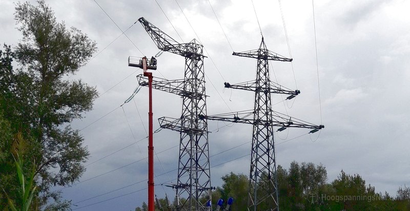 HoogspanningsNet (@hoogspan) on Twitter photo De Moldaumast, de nieuwe standaardmast van <a href="/tennet_nl/">TenneT Netherlands</a>
voor 380 kV-netuitbreiding krijgt er een klein broertje bij op 110 kV-niveau. Tussen Raalte en Nijverdal komt de primeur te staan, misschien al eerder dan de 380 kV-versie. Lees meer in ons artikel hoogspanningsnet.com/artikel/kleine… De Moldaumast, de nieuwe standaardmast van <a href="/tennet_nl/">TenneT Netherlands</a>
voor 380 kV-netuitbreiding krijgt er een klein broertje bij op 110 kV-niveau. Tussen Raalte en Nijverdal komt de primeur te staan, misschien al eerder dan de 380 kV-versie. Lees meer in ons artikel hoogspanningsnet.com/artikel/kleine…