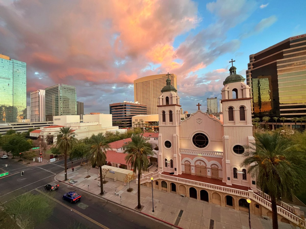 This morning’s sunrise over St. Mary’s Basilica, downtown Phoenix, AZ. <a href="/CityofPhoenixAZ/">City of Phoenix, AZ</a> <a href="/downtownphoenix/">Downtown Phoenix</a> #Arizona #sunrise 🌝