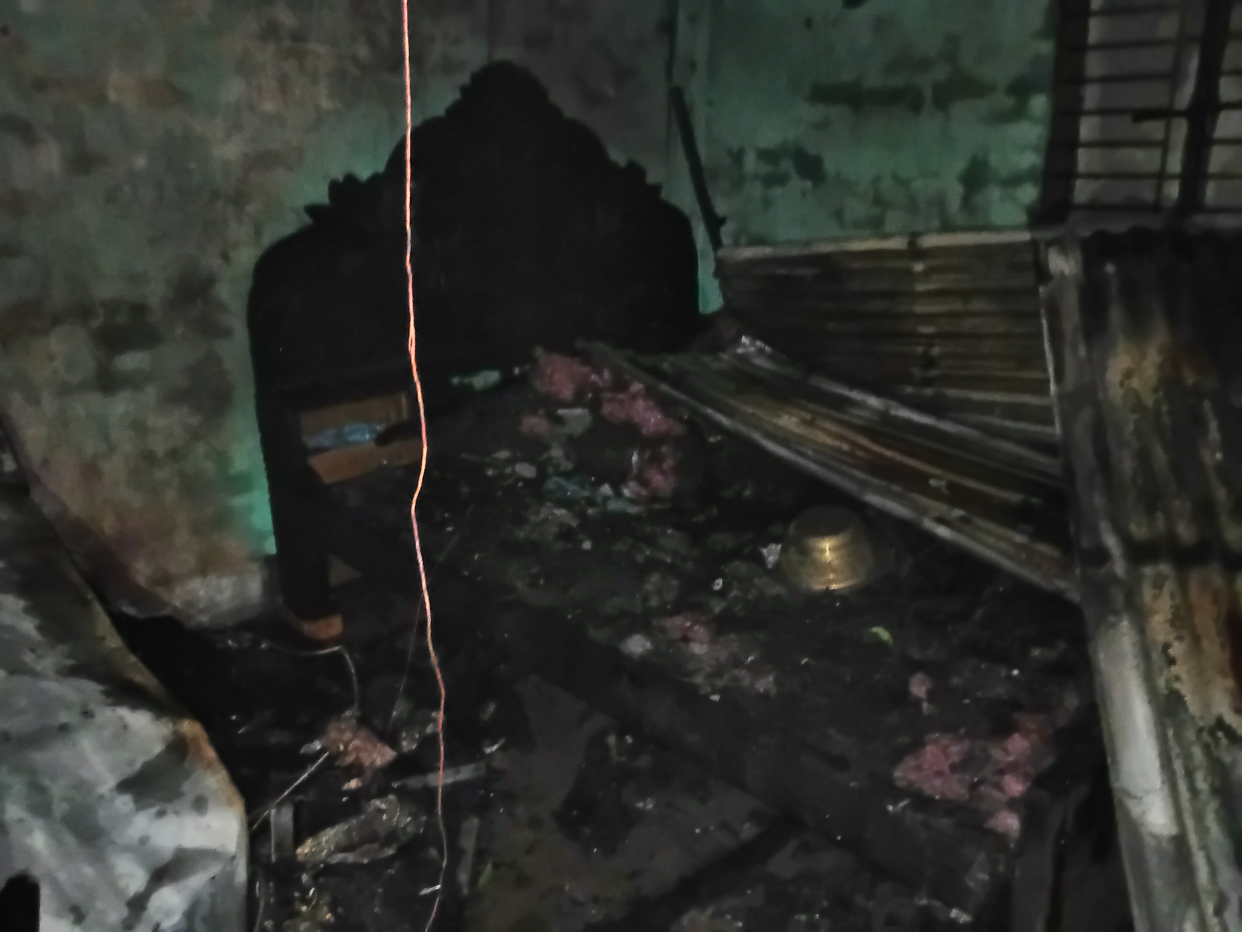 কালিয়াকৈরে আগুনে পড়লো দোকান সহ ৬ কক্ষ