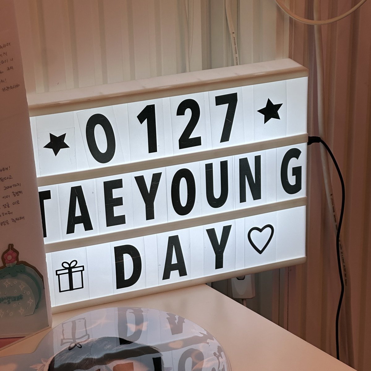 태영이는 좋겠다 탭누나가 생카도 해주고
생카 너무너무 예쁘게 꾸며져있어서 눈도 행복하고 마음도 핸복해따 ◠‿◠ 
태영이 생일을 태영이가 가득 한 곳에서 보낼 수 있어서 행복했던 하루 ︎♥︎

#multipliciTY_of_That_boy