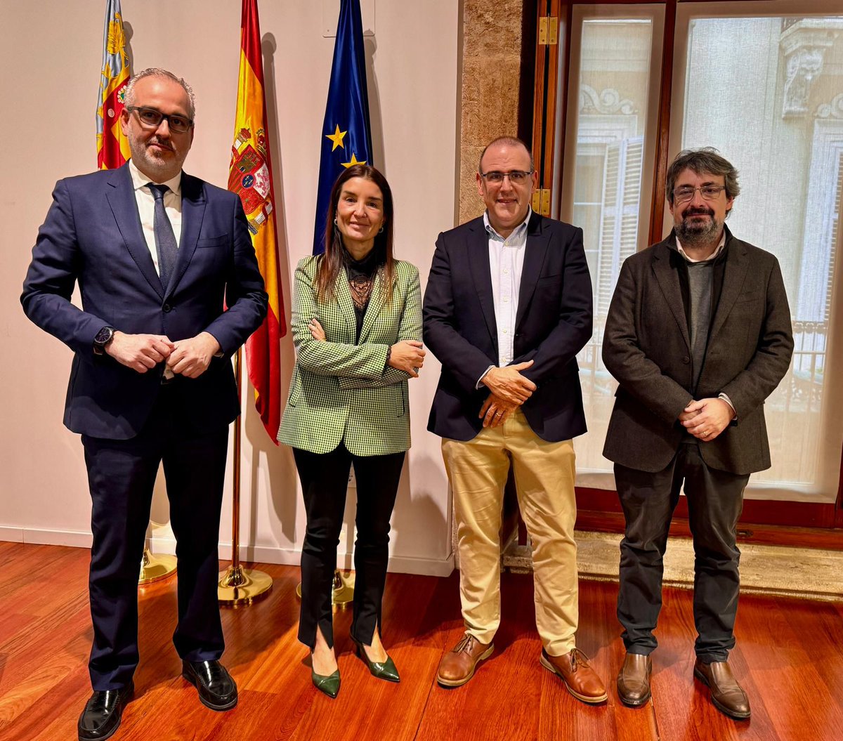 GVAhisenda's tweet photo. La consellera @rut_merino y el DG de Economía @PEPETODOLI se han reunido con el presidente de @cev_ CEV #Castellón @CEV_CV, Carmelo Martínez, y el secretario provincial, Salvador Serrano @sserranotello, para abordar los retos y prioridades del tejido productivo de la provincia https://t.co/P81nQOITyl