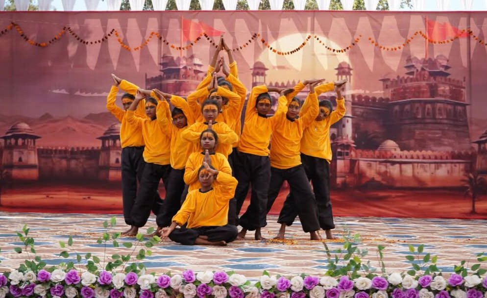 nikhileshkm81's tweet photo. विद्या भारती रानी दुर्गावती अनुसूचित जनजाति बालिका छात्रावास रायसेन मध्यभारत का वार्षिकोत्सव माननीय  राज्यपाल महोदय मंगुभाई पटेल एवं श्री श्रीराम जी आरावकर के मुख्य आतिथ्य में संपन्न हुआ। https://t.co/dNITKLKJ9D