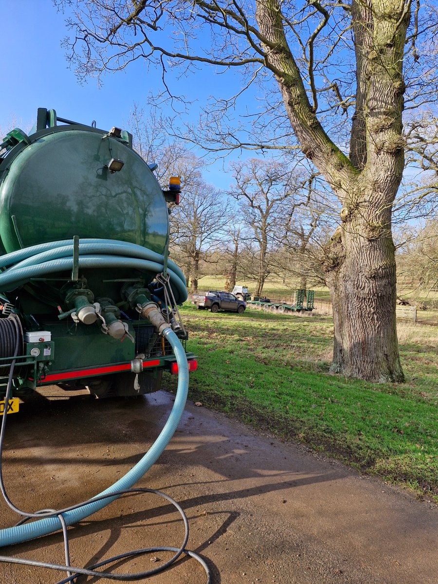 AdeysAlthorp's tweet photo. Collapsed 19th century clay drainage pipes are being replaced in Althorp park this today. No original drainage plans to work from. 
We needed to drain the standing water away from our oak trees.
A new pipe system will be in this week, we WILL leave plans!
Conservation@althorp.com https://t.co/eYeWPywEcU
