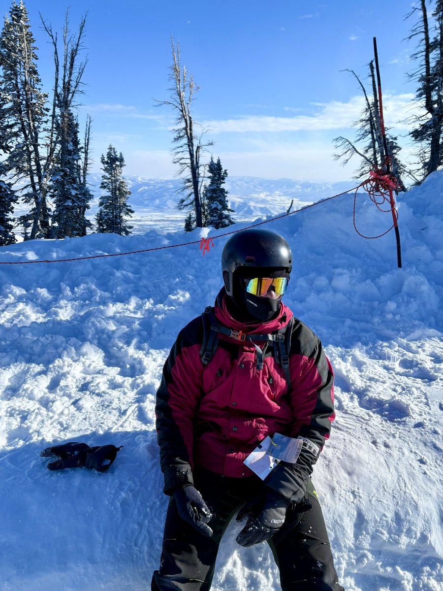 _PharaohZ's tweet photo. Black and snowboarding 🏂 https://t.co/PjrXa6KcvJ