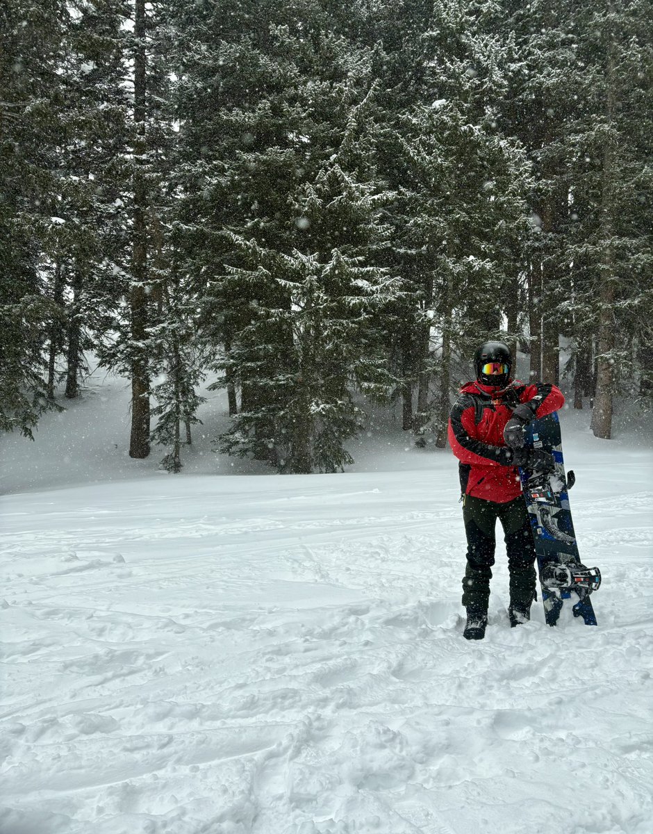 _PharaohZ's tweet photo. Black and snowboarding 🏂 https://t.co/PjrXa6KcvJ