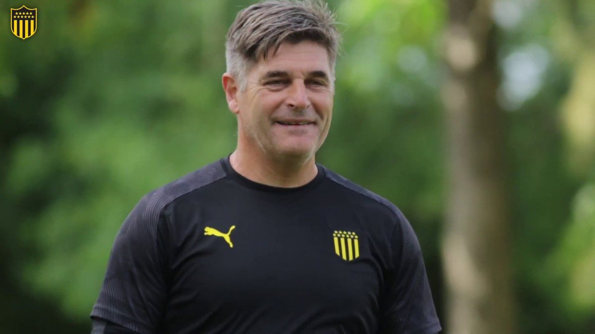 Alemanya65's tweet image. La maldición de los goleros tiene nombre y apellido #Mufa OSCAR "Gallego" FERRO! No puede ser que no haya preparado uno o dos goleros decentes en 10 años!!!