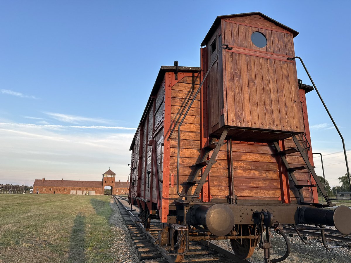 The Arcade Couple tweet media