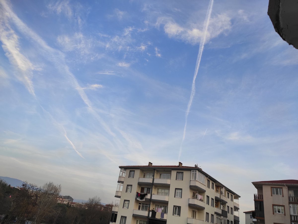 Yeter kardeşim sabahtan beri anamızı ağlattınız öksürük kesilmiyor. Sebep olanların Allah bin türlü belasını versin.
#chemtrails