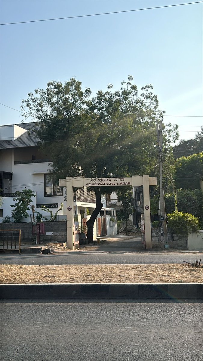 AleemIlahi's tweet photo. BJP Gulbarga City President Mr Chandu Patil @CPatilbjp claims that the Sangtrashwadi main road arch is illegal & should be demolished. I ask him: What about the many illegal constructions in Gulbarga’s public gardens and public spaces? Will you demand action on those too?

Also, can you show the permissions for these city arches: Visveshraya Nagar, Baal Nagar, Veerendra Patil Nagar, and Mahaveer Colony?