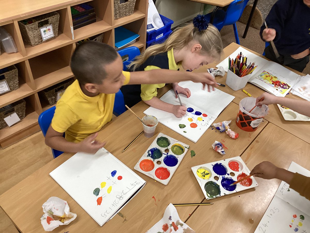 Mrs_kirby29's tweet photo. Colour mixing fun in art last week. Mixing the primary colours to make new secondary colours! @PinehurstP #pinehurstart 🎨 🖌️ https://t.co/3Nbeed6N7d