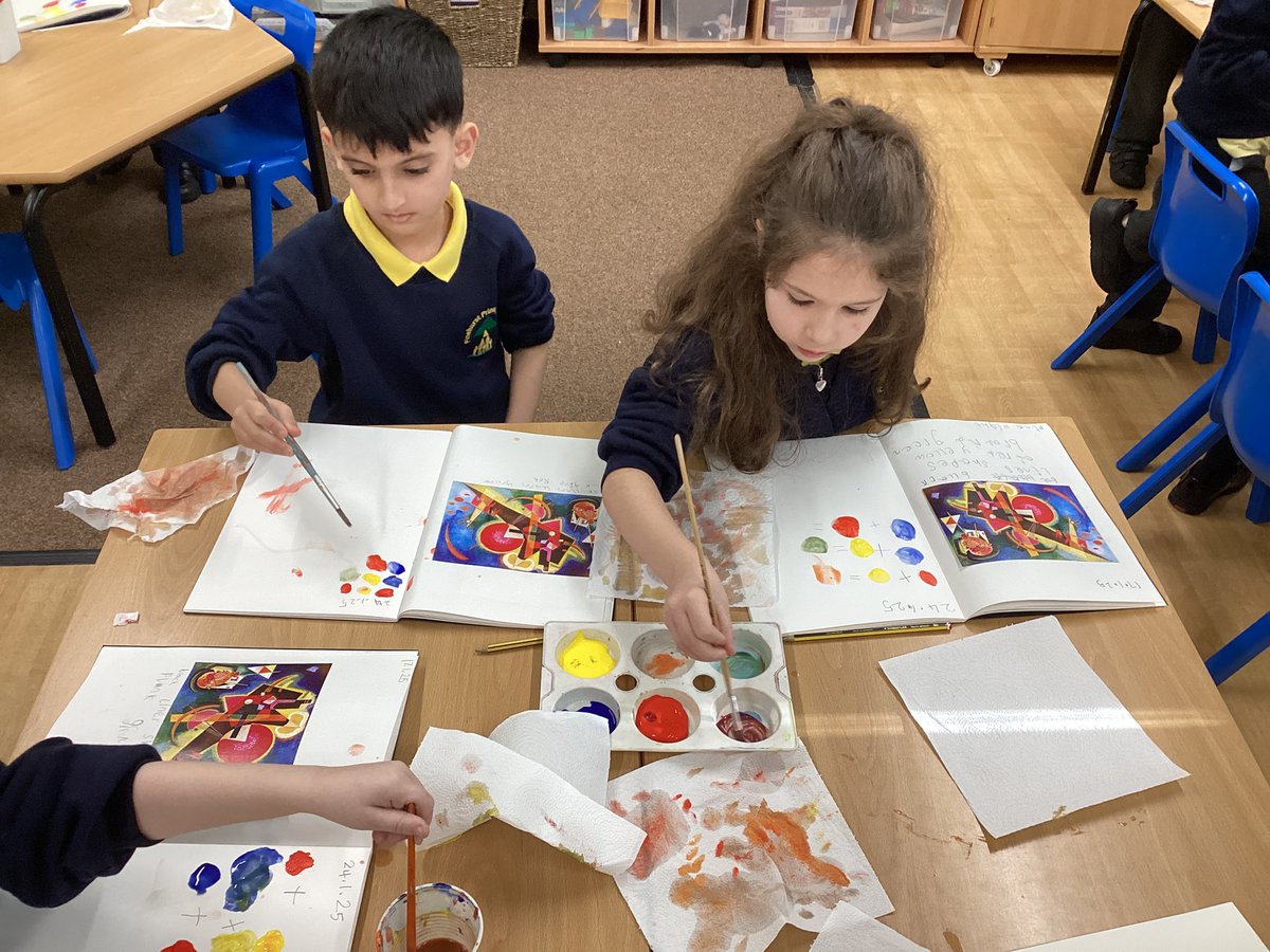 Mrs_kirby29's tweet photo. Colour mixing fun in art last week. Mixing the primary colours to make new secondary colours! @PinehurstP #pinehurstart 🎨 🖌️ https://t.co/3Nbeed6N7d