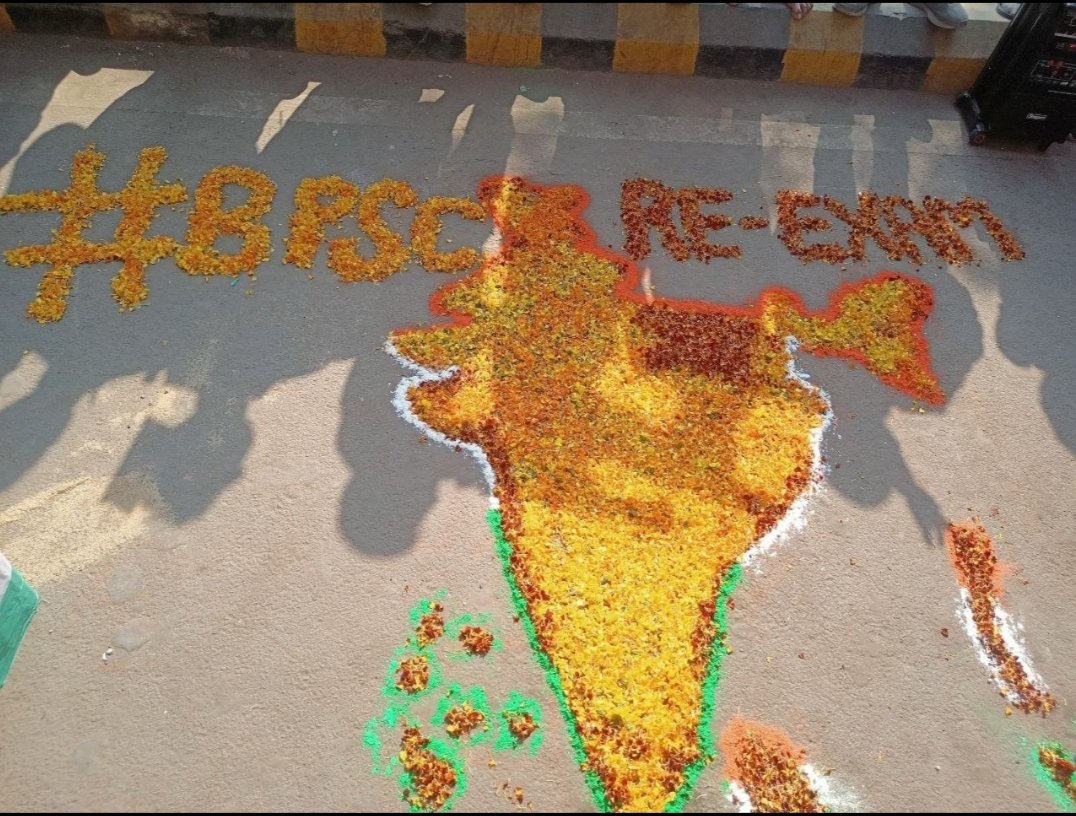 Shikshasatygrah's tweet image. पुदीना बाबू व गंभीर धाराओं में मुकदमा दर्ज BPSC के चेयरमैन को पंच प्रणों को याद रखना है...
-धांधली मुक्त 70 वीं BPSC।
- एक परीक्षा,एक पेपर,एक रिजल्ट ।
- चेयरमैन,जिसपर गर्व हो।
- अभ्यर्थियों से संवाद।
- कर्तव्यों को ईमानदारी से निभाना।

-BPSC अभ्यर्थी 
#Bpscrexamforall #bpsc