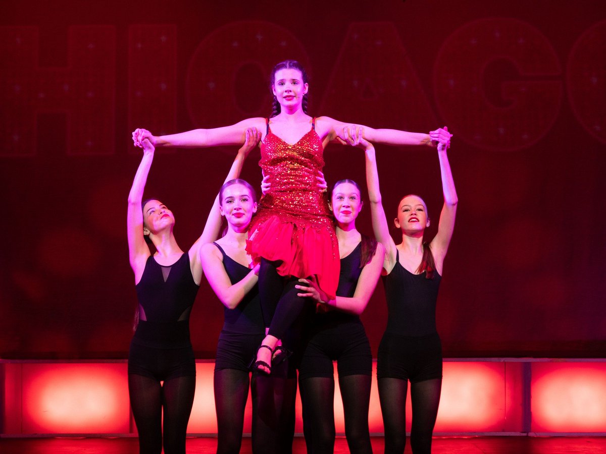 RattonSchool's tweet photo. 📷FOR PHOTOPGRAPHY SERVICES, CHECK HIM OUT HERE or in the tag for Instagram! : https://t.co/yYQ1kuthoq📷

#SouthDownsLearningTrust #SDLT #AchievingSuccessTogether
#TeamRatton #PerformingArts #Drama #Music #Dance #OurLearners #PROUD #ShowWeek #WhatAWeek https://t.co/FVT7WXZNJx