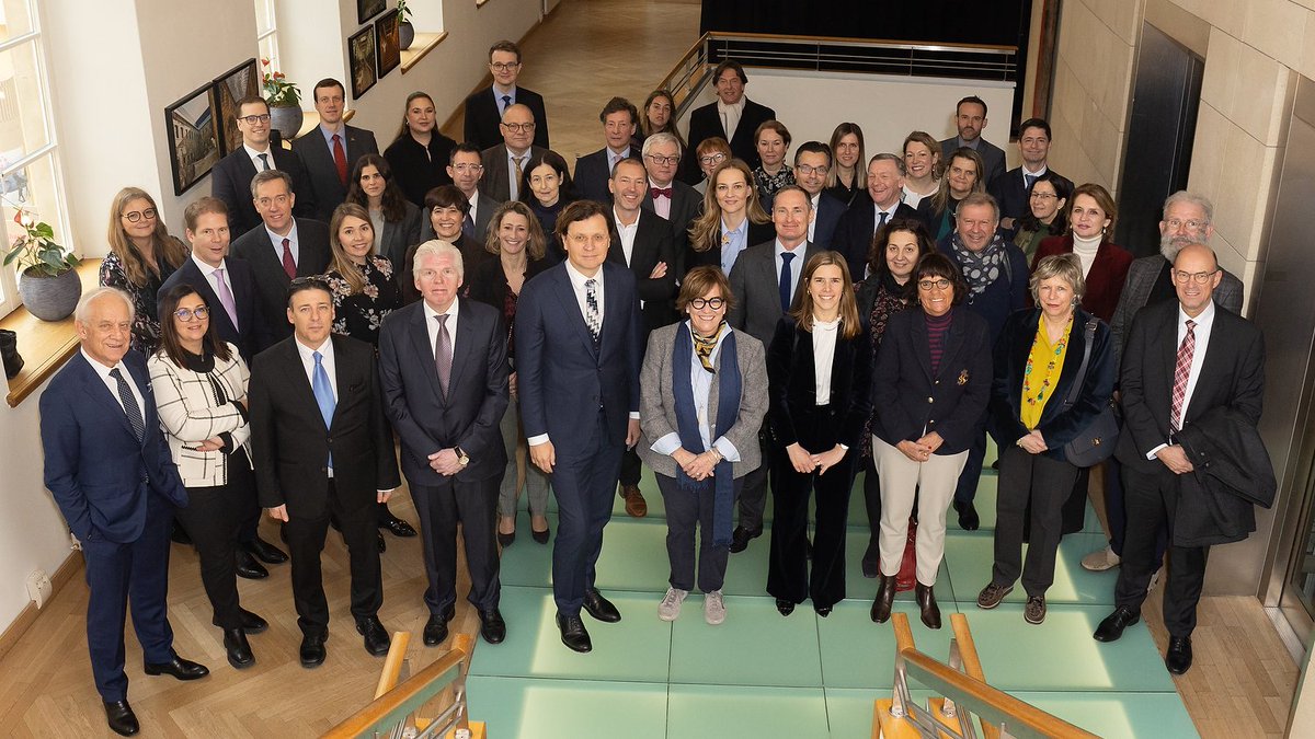 🇪🇺🇱🇺 La presidenta de <a href="/Notarios_ES/">Notarios de España</a>, Concepción Pilar Barrio Del Olmo, asistió en Luxemburgo al traspaso de poderes entre los Consejos de Administración 2024 y 2025 de <a href="/EUnotaries/">Notaries of Europe</a>

🤝 En el encuentro también participó el decano de <a href="/ColNotVal/">Colegio Notarial Valencia</a> y delegado del Nuevas Tecnologías del