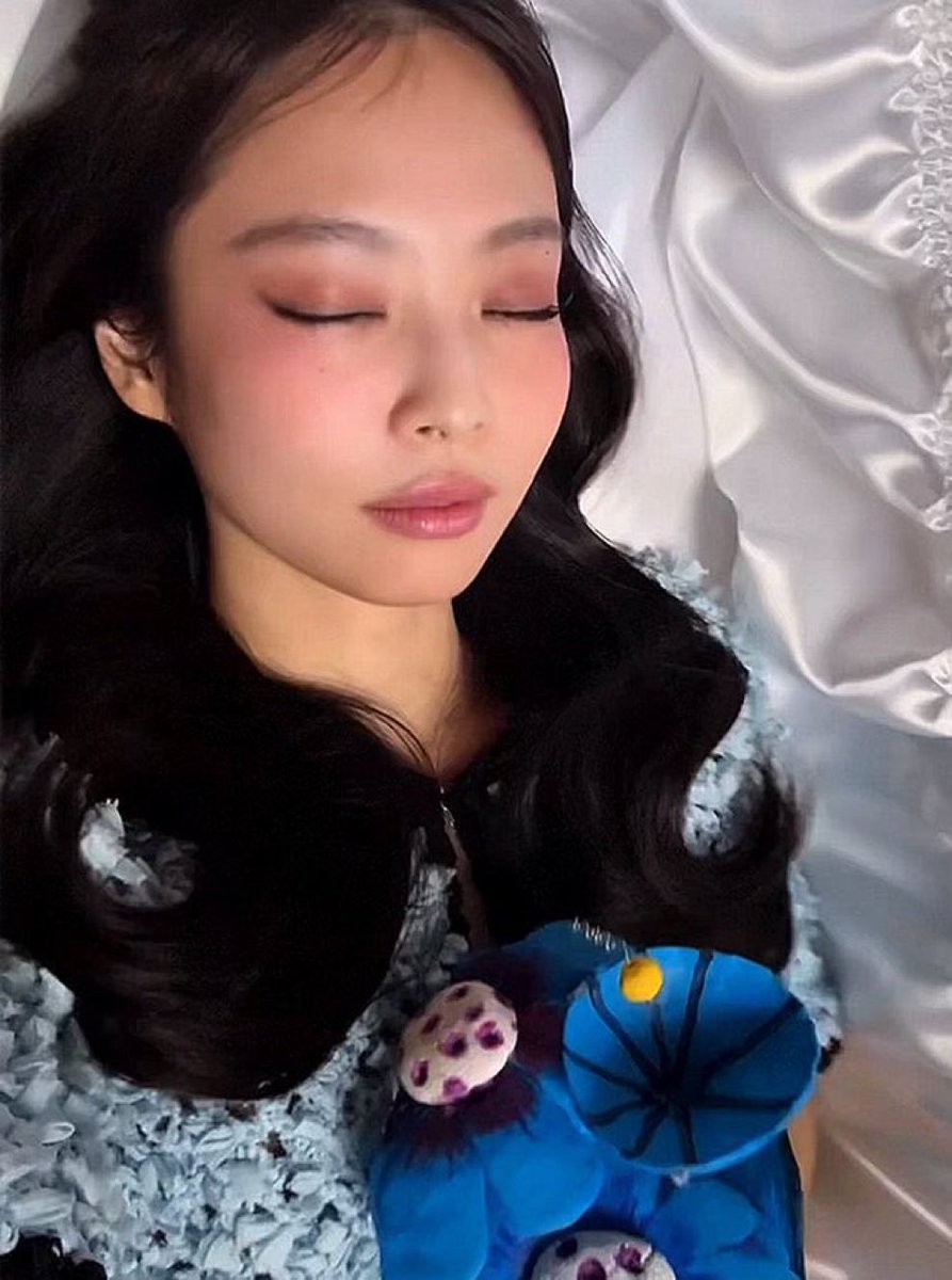 อยากได้เพลงฟังง่ายเสียงหวานแต่แอบเคียวแบบนี้มานานละ ฝันที่แม่แอบฝัน อยากพุดคำนั้นแต่ขอนิ่งไว้ก่อน