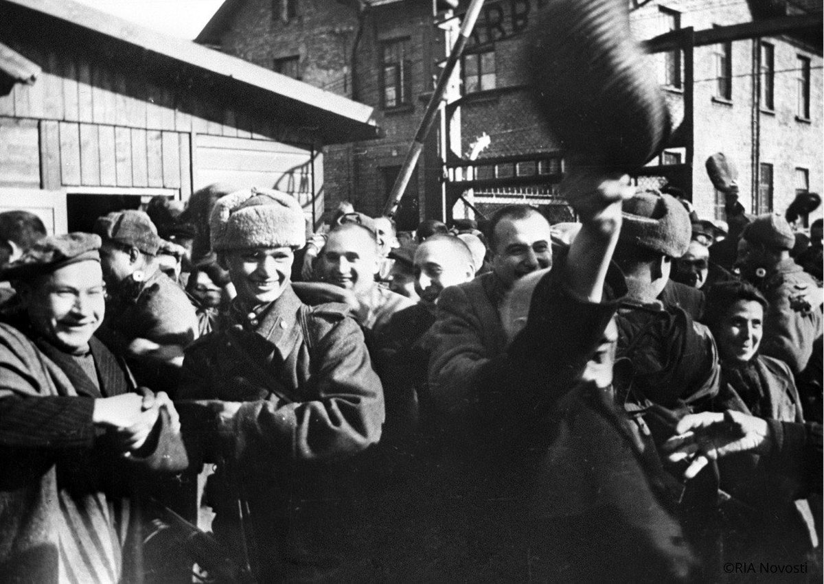 EmbajadaRusaES's tweet photo. 📆 El 27 de enero de 1945 tropas del Primer Frente Ucraniano del Ejército Rojo liberaron Auschwitz, el mayor complejo de campos de concentración y exterminio masivo nazi en Polonia. 

🔗 https://t.co/W2EHCD5Wwy

#Victoria80
#ProhibidoOlvidar https://t.co/hi6Ula55Ft