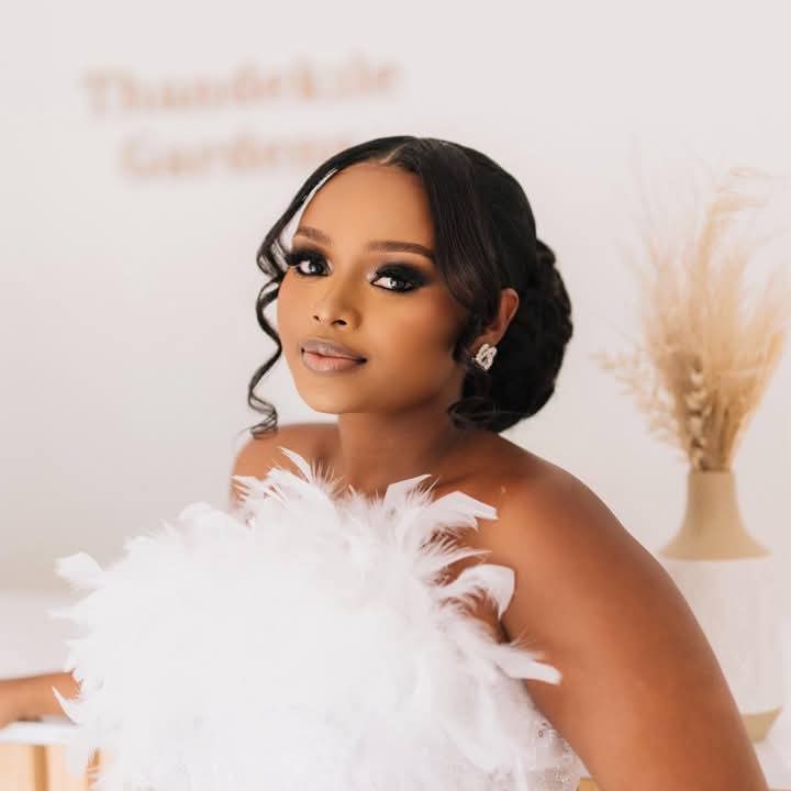LeratoPillayZA's tweet photo. Business lady, Zandiswa Msikinya has been an added grace in actress, Brenda Ngxoli's life. 
Zandiswa Msikinya announced about 2hrs ago that at Lilitha Botique Farm Lodge, that they're willing to sponsor Brenda Ngxoli's stay that's worth R10K. in the same breath, Zandiswa added that the sponsorship came w/ pampering & means to reinvent Brenda's profile through photoshoot & submitting her resume to productions for potential work. different individuals & established joined the movement into making sure that Ngxoli's stay at Lilitha Botique Farm Lodge is seamless through sponsorships. those individuals & establishments include Magason Shuttle that will fetch Brenda from Tsomo to East London where the boutique is situated, weave by Collectby Sinoxolo Witbooi, two outfits by LA Tesh FashionGuru, photography by Garth Potgieter, make-up by Asalinto Ngcawe, styling & installation by Sinazo Mbekeni, nails by Zizipho Mngambi, hair styling for baby Sky by Amanda Siyo. 

more individuals & establishments are availing themselves for this initiative to make Brenda Ngxoli great again that haven't been mentioned in this article. 

#Brenda