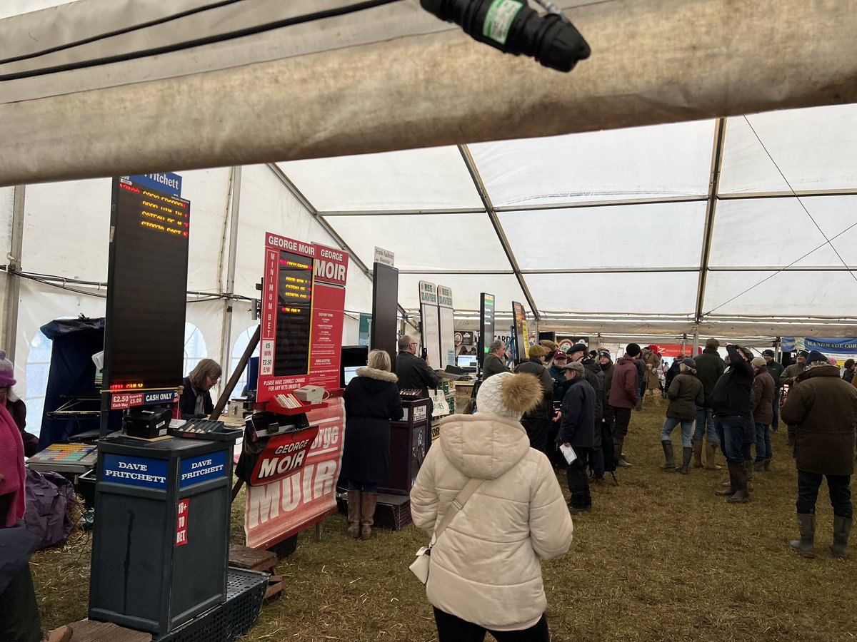 georgemoir's tweet photo. Yesterday’s pitch at @cocklebarrow races in the heated marquee and a photo of where we bookmakers normally stand. Congratulations to the organisers for making the day as comfortable for all racegoers as they could by allowing this. The weather was absolutely diabolical… https://t.co/yXwA2cSy3t