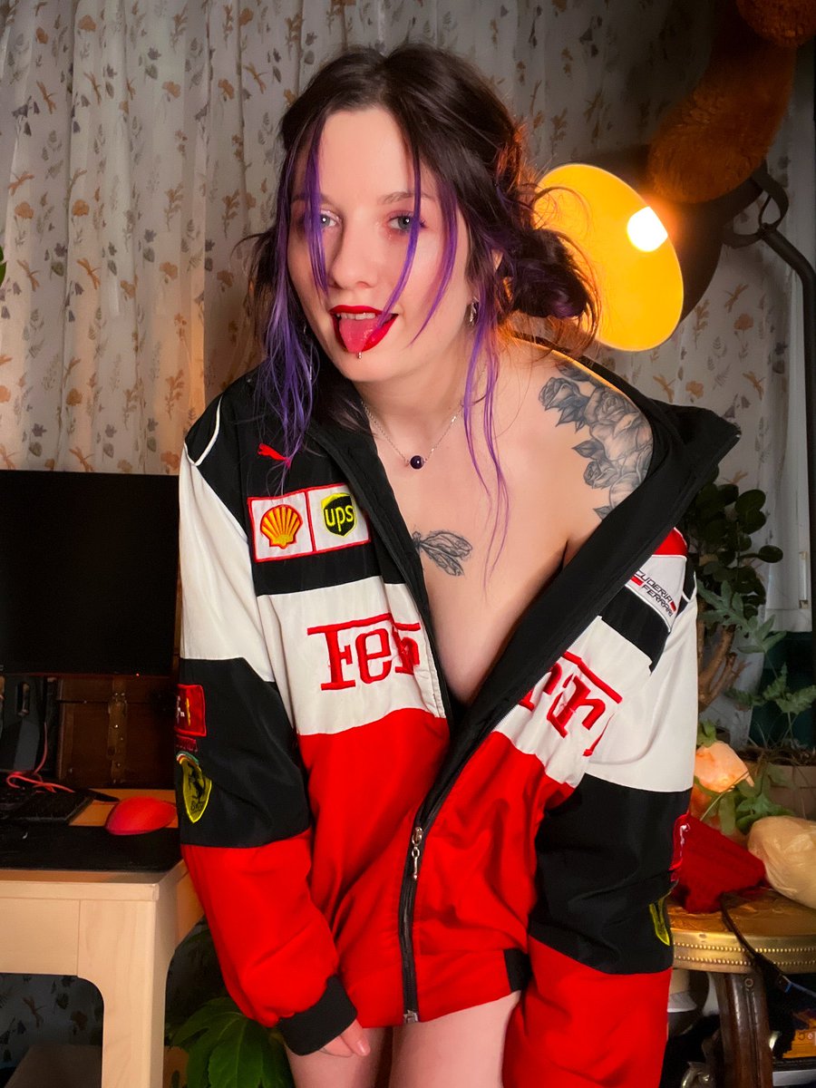 Should I Zip it down⁉️