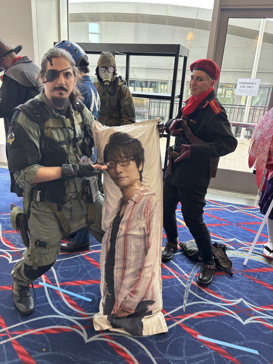 NotSolidSnak3's tweet photo. So happy @Kojima_Hideo made it out to @MAGFest this year, definitely couldn’t have done the con without him!
 @HIDEO_KOJIMA_EN #MetalGearSolid #magfest2025 #magfest #cosplay #MGSVCosplay https://t.co/zcaNuaZiX3