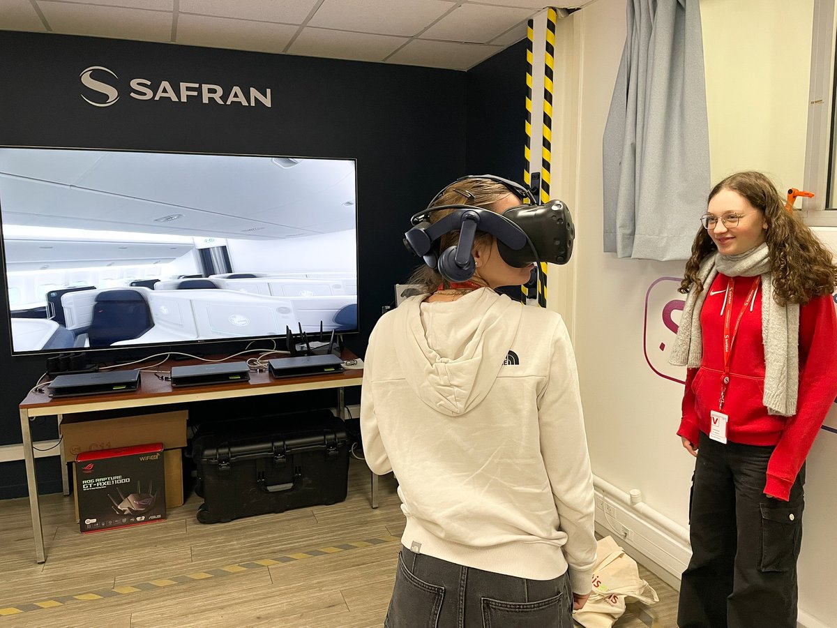 Le mardi 14 janvier, Safran Seats a accueilli huit lycéennes pour la 9ème édition de  « Féminisons les métiers de l’aéronautique ». Les jeunes filles ont pu visiter le site d'Issoudun et découvrir le quotidien de quatre marraines passionnées.  ✈️ 

#SafranSeats #FLMA #FLMA2025