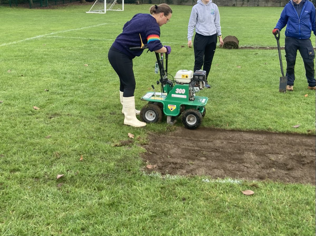 Total Hire and Sales tweet media