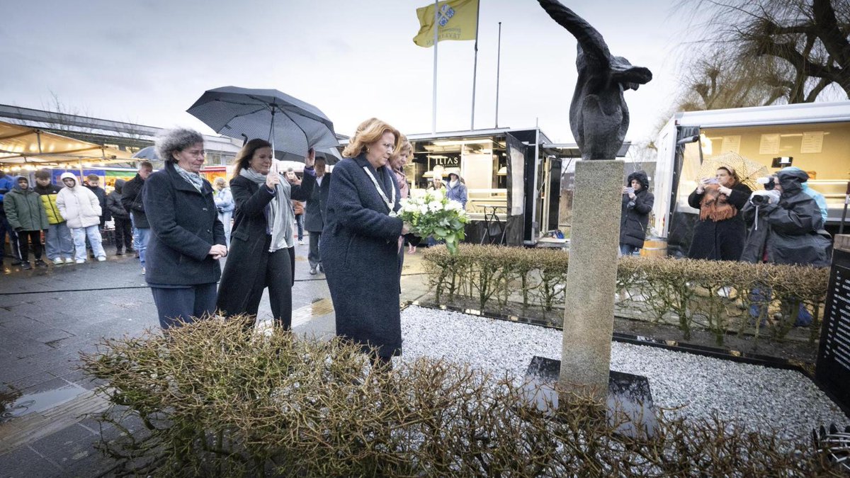 Teylingen herdenkt Holocaust-slachtoffers. ’Verschrikkingen die ons verbeeldingsvermogen te boven gaan’ leidschdagblad.nl/regio/duin-en-…