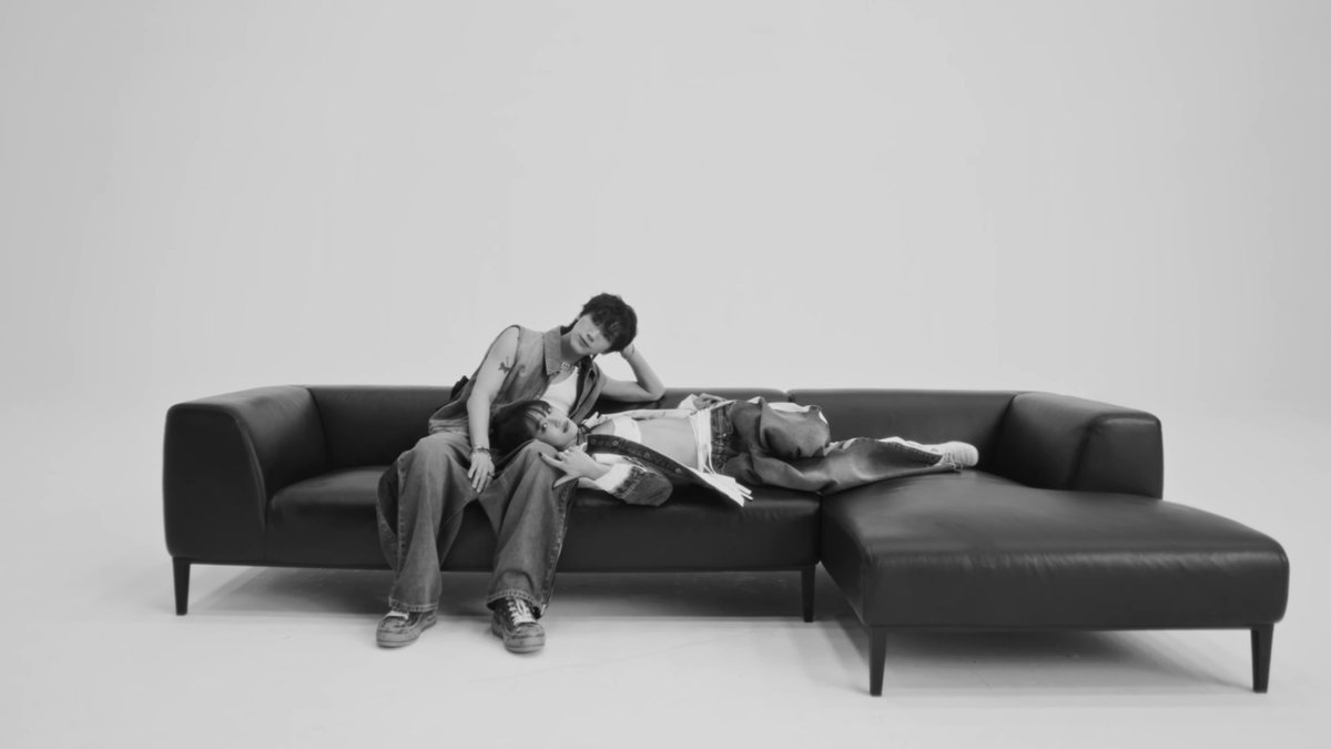 minnicha_th's tweet image. OBSESSION

NOUN
a state in which someone thinks about someone or something constantly or frequently especially in a way that is not normal.

#MINNIE_ft_TEN_Obsession