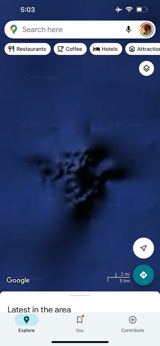 immo_ragnar's tweet photo. 0°00'27.6"S 0°00'00.5"E

When I open up google maps on an airplane it sets my position to this weird formation off the coast of Africa and I just wanna why and what’s down there 👁️ https://t.co/fDsJqFGZmq