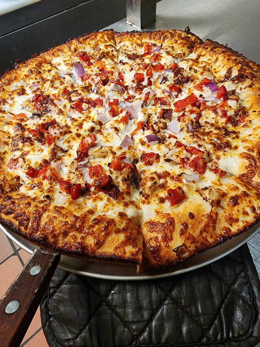 artegopizza's tweet image. $10 LG Pizzas today!
Dine in opens at 4pm
#kc #kcmo #kclocal #kansascity #chiefs #ChiefsKingdom #kcchiefs #chiefsnation
#SuperBowlBound #AFCChampions #AFCChamps