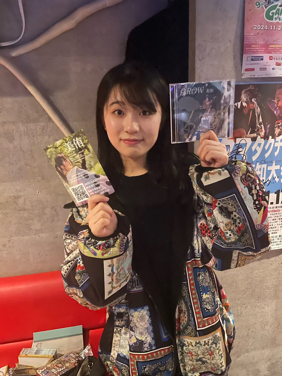 zee_zus's tweet photo. #美侑 周囲から推す声が複数あり期待していたが、まだJK3ということを差し引いても、しっかりしたパフォーマンスに感心した。演奏はもちろん喋れるのも大きい。バンドの顔としてvo ＆ Ag.をやっても映えそう。この先、慎重に進むのもありだけど、いきなりの大勝負も面白そう。好き勝手につらつらと😁 https://t.co/Tj9lM9c0Yb