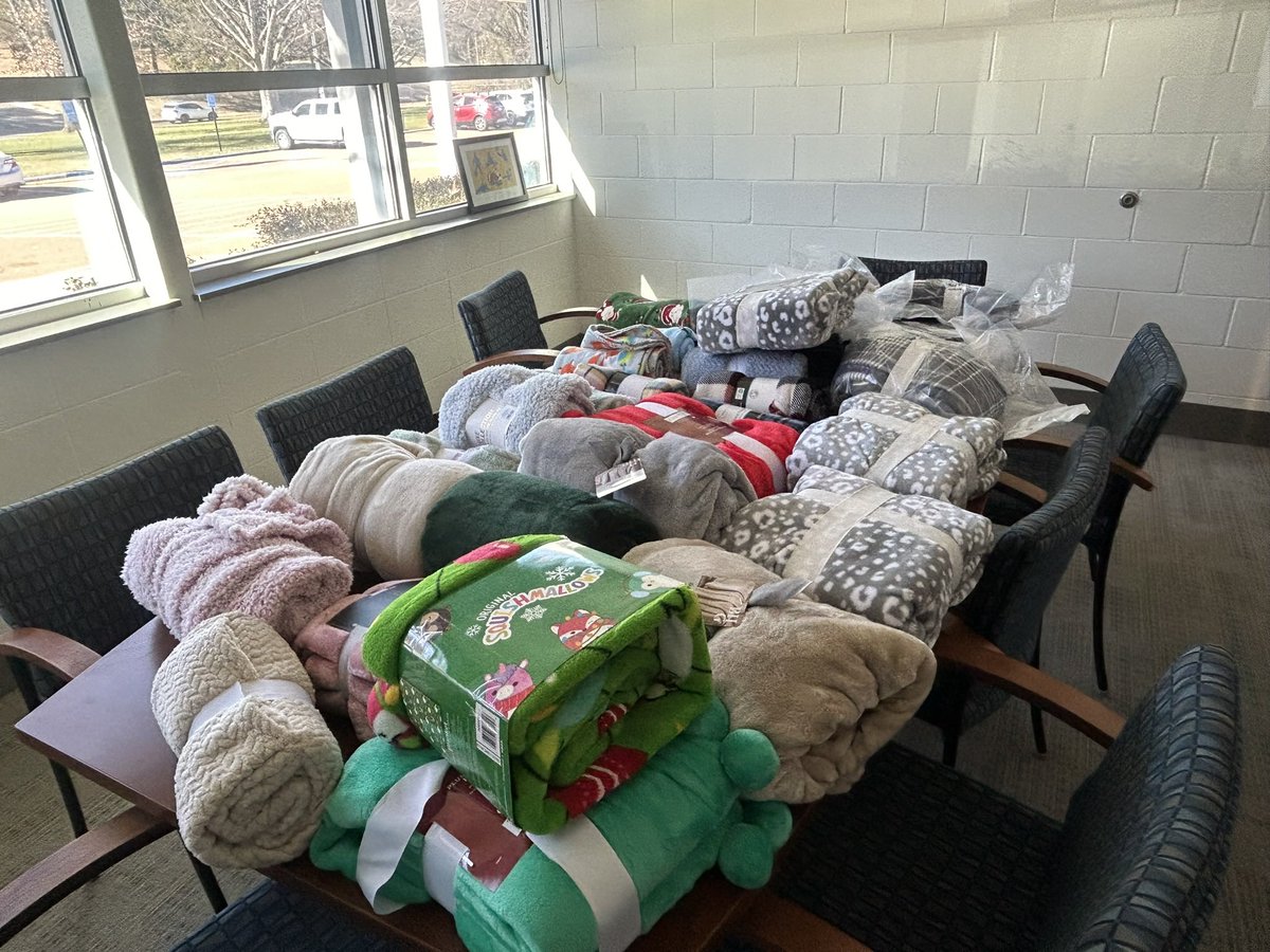 We delivered over 50 blankets this morning. It is truly a blessing to be able to help someone and give back to the community. 
#MoreThanAGame
<a href="/OxfordChargers1/">Oxford Charger Activities</a> <a href="/OxfordSD/">OxfordSchoolDistrict</a> <a href="/ChargerBooster/">Charger Booster Club</a>