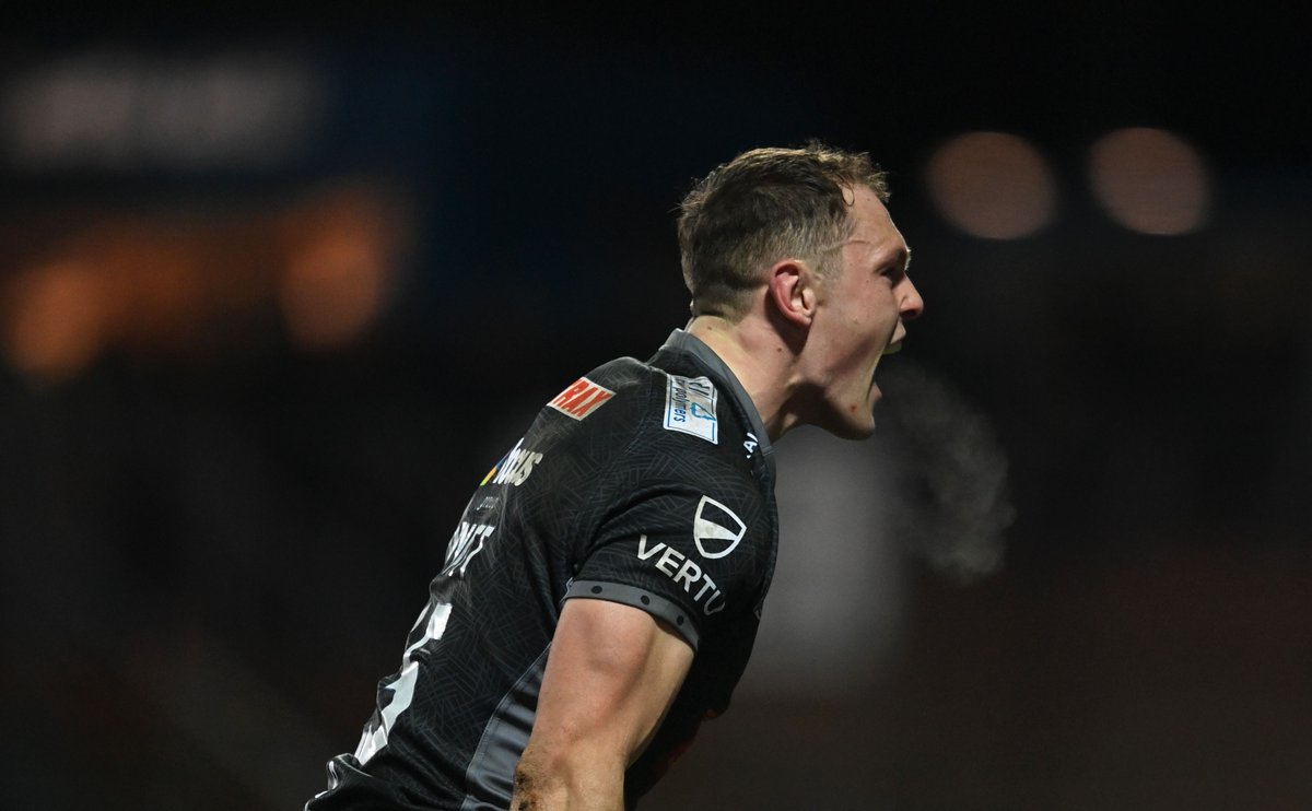 WHAT A MATCH 🏉💪

We are so proud of our Exeter Chiefs who beat Saracens 31-22 on Saturday!

Incredible game and fantastic result with a bonus point win! 

#COYC #ExeterChiefs
