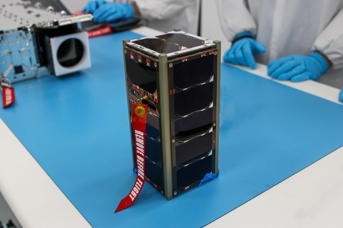 NASA, <a href="/usairforce/">U.S. Air Force</a> &amp; @SpaceForceDoD are offering hands-on experience for university teams to build small satellites &amp; enhance the potential to be picked for flight.🛰️

University Nanosatellite Program Mission Concept 2025 Summer Series proposals due Feb. 3. nasa.gov/general/nasa-p…