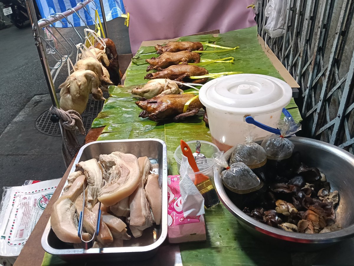 beargreen15's tweet photo. @JOHNJSUH_95 เอามาแลกกันม่ะ🤣ทางนี้เฝ้าตลาดขายเป็ดไก่จ้าาา https://t.co/qxCKqE03rH