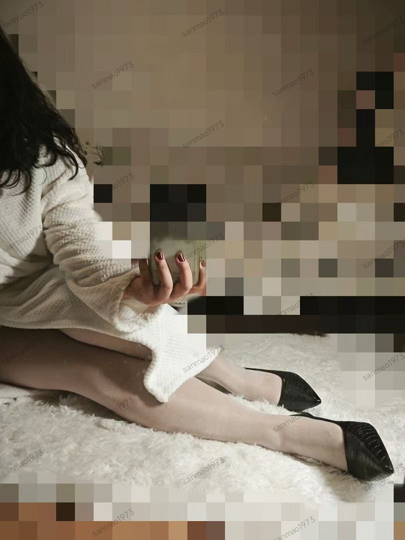 我都不知道为啥经常有人问是本人吗，我不是都发了这么多同场景原创图了😄打码遮场景，另外我都没有30岁！不要再问1973了那是注册id就那个没重复！

尺度不大因为我不是黄推，这不是我的工作，现实努力上进乖乖女一枚，随缘更。