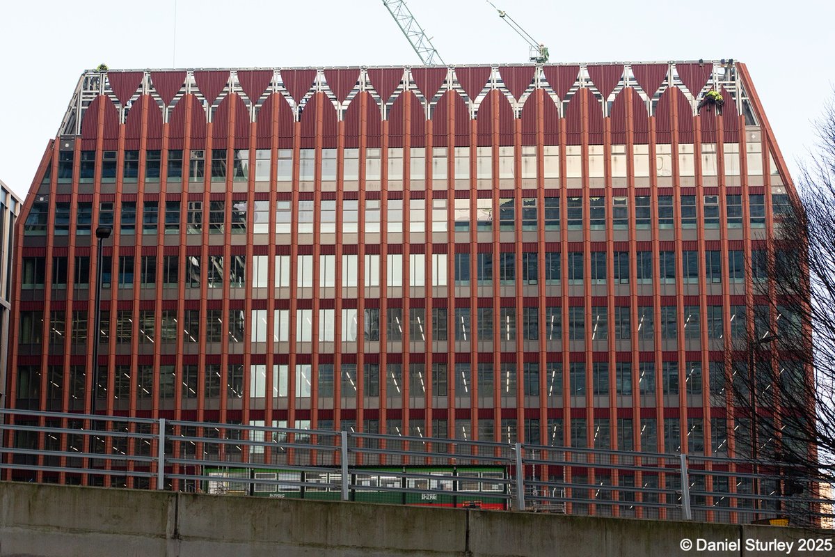 #Birmingham UK, 4 recent views of the #construction of Three Chamberlain Square <a href="/ParadiseBham/">Paradise Birmingham</a> 😎
#BirminghamWeAre #AllStyles 
#Architecture #MuddleEarth