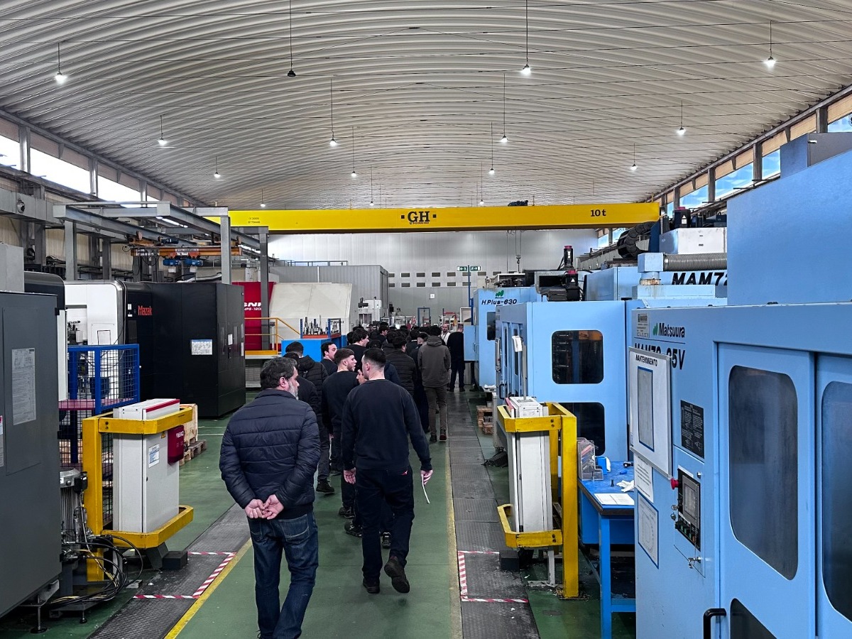 SalesianosSTRD's tweet photo. 🔵FP | Nuestros alumnos de 2º de GM y GS de Mecanizado han visitado las instalaciones de @Inespasa_ , en las que han podido ver un entorno productivo de última generación ⚙️🦾. Gracias a Juan Romero, Lucía Moreno, Andrés Campanario y Alonso Pavón por su acogida y explicaciones https://t.co/SDKCNdnogm