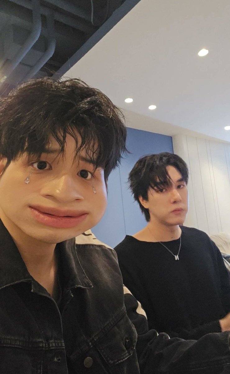 4J0JMe's tweet photo. ถ่ายเซลฟี่ยังไงให้แฟนน่ารักทุกรูปขนาดนี้ พี่กายเก่งอ่ะ https://t.co/ZqFstFQJVv