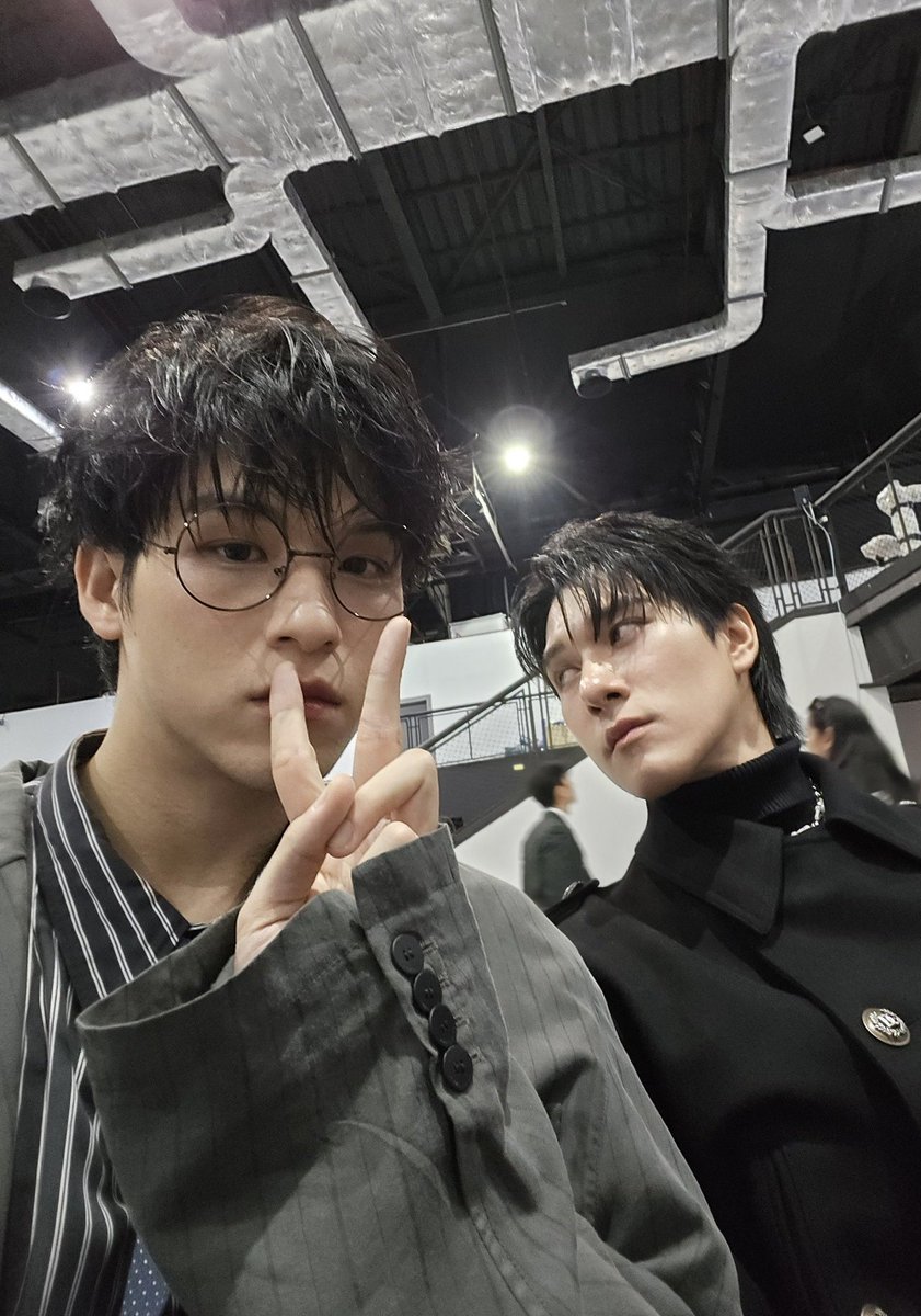 4J0JMe's tweet photo. ถ่ายเซลฟี่ยังไงให้แฟนน่ารักทุกรูปขนาดนี้ พี่กายเก่งอ่ะ https://t.co/ZqFstFQJVv