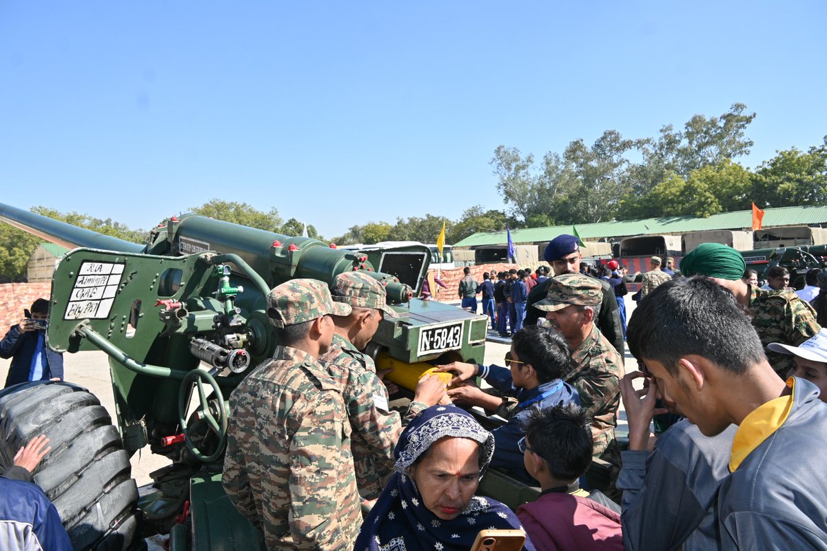 westerncomd_IA's tweet photo. #WeCare
#IndianArmyNationBuilding
“Bringing military to life through sound and touch”
On eve of #RepublicDay2025 #DeepStrikersDivision organised a sound and touch tour of #IndianArmy equipment at New Delhi for 300 #VisuallyChallenged youth to give them an
#InclusiveExperience.
#BeyondSight
#KhargaCorps
@adgpi
@prodefencechan1