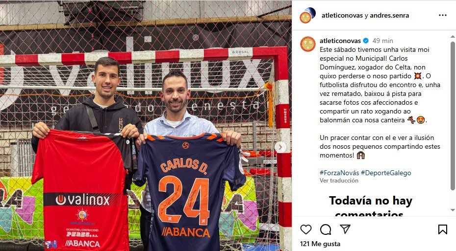 O <a href="/atleticonovas/">Valinox Novás</a> tivo unha visita especial este pasado sábado. 

O canteirán do <a href="/RCCelta/">Celta</a> Carlos Domínguez (<a href="/CarlosCelta8/">Carlos Domínguez</a>) viviu o partido dende a grada. Unha vez rematado o encontro (✅con vitoria por 30-27 ó Zarautz) Charlie sacou fotos cos afeccionados e xogou coa canteira.