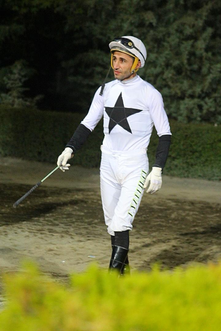 USTA ‘YA SELAM, YOLA DEVAM 

Bugün Şanlıurfa ‘da 7 koşu binip, 6 sını kazanan 🥇 özel seri pilot FERİT YARDIMCI ‘yı tebrik ediyor, nice başarılara inşallah diyoruz. Ayrıca başarılı menejeri HAKAN KARAKEÇİ kardeşimizide at seçimleri çerçevesinde kutluyoruz