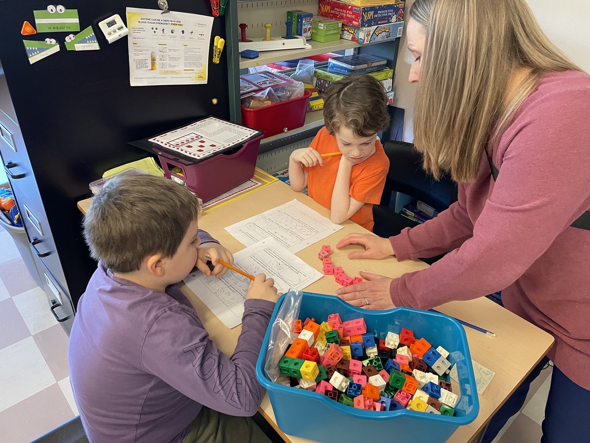 FanningECCansoA's tweet photo. Some Grade 1 students are working hard with Ms. Showell learning how to solve word problems in Math! 🧮📝

#SRCECatchAReader 
#SRCECatchAWriter
#SRCEForTheLoveOfLiteracy2025
@SRCE_Literacy https://t.co/JWA9eVuG1A