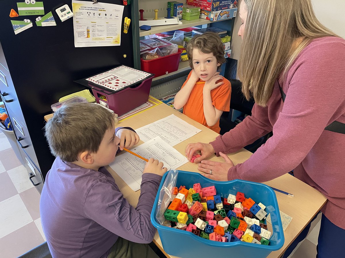 FanningECCansoA's tweet photo. Some Grade 1 students are working hard with Ms. Showell learning how to solve word problems in Math! 🧮📝

#SRCECatchAReader 
#SRCECatchAWriter
#SRCEForTheLoveOfLiteracy2025
@SRCE_Literacy https://t.co/JWA9eVuG1A