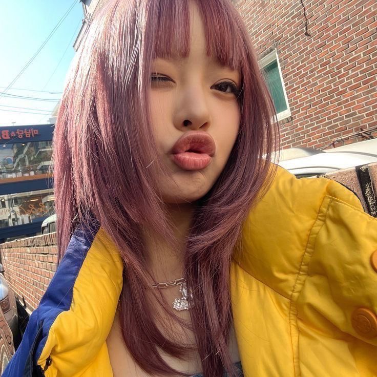V4nh2's tweet photo. Hanni https://t.co/qtLyGsXsw1